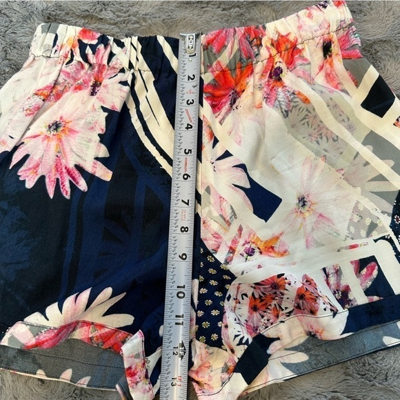 French Connection Women's Samba Avenue Shorts Daisy Floral Print Flowy Size 4 - Picture 10 of 10